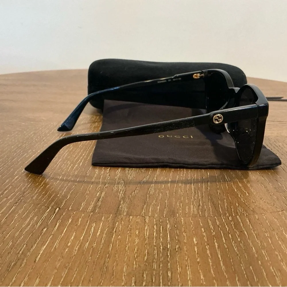 Gucci Black Round Sunglasses